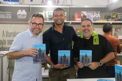 notícia: Estande da Imprensa Oficial tem noite de autógrafos na Feira Pan-Amazônica do Livro