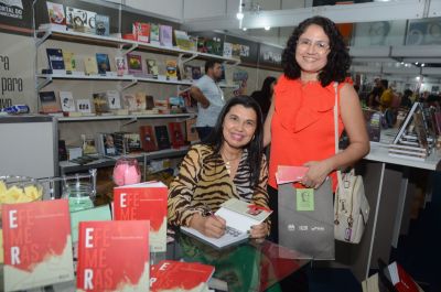 notícia: Novo livro de Esther Braga, traduz o protagonismo feminino, e está na 'Feira'