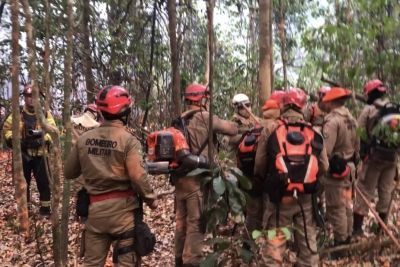 notícia: Estado envia aeronave, maquinário e bombeiros para combater incêndio em Terra Indígena