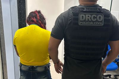 notícia: Polícia Civil prende mulher suspeita de integrar facção criminosa com atuação em Outeiro