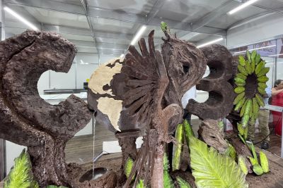 notícia: Festival de Chocolate se encerra com escultura de chocolate alusiva à COP 30