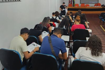 notícia: Estudantes da rede estadual participam de 'aulão' preparatório do Enem