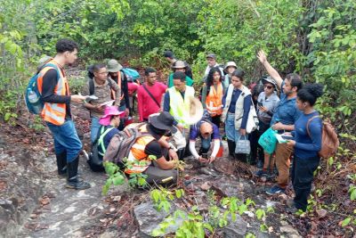 notícia: Alunos de Geologia fazem visita técnica em Unidades de Conservação do Ideflor-Bio