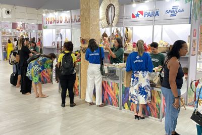 notícia: Artesãs indígenas ganham espaço 'Mundo Amazônia' na Feira de Artesanato do Círio