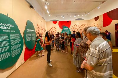 notícia: Idodos acolhidos em abrigo estadual visitam exposição do Museu do Amanhã