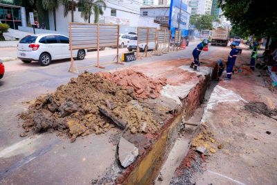 notícia: Trânsito na Rua Municipalidade, em Belém, tem trecho alterado para avanço de obra de saneamento