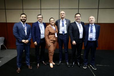 notícia: Mesa-redonda destaca tumores cerebrais, inovações tecnológicas e perspectivas futuras no Congresso de Oncologia do HOL