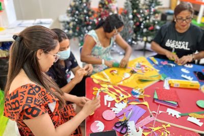 notícia: Mães de pacientes internados no Hospital Oncológico Infantil confeccionam enfeites natalinos 