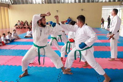 notícia: Atletas de artes marciais das Usinas da Paz levam 40 medalhas em torneio de Karatê e Judô