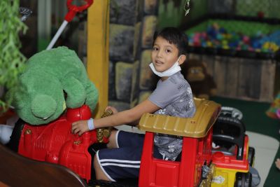 notícia: Pacientes da pediatria do Hospital de Clínicas vivenciam momento de diversão fora do ambiente hospitalar