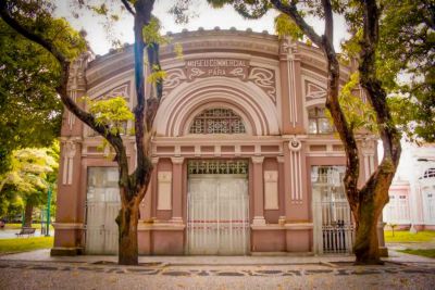 notícia: Grupo de dança ensaia para espetáculo gratuito no Teatro Waldemar Henrique 