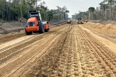 notícia: Obra de pavimentação da PA-368, a Transmarajó, avança e promete transformar região