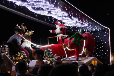 notícia: Caravana de Natal encanta crianças e adultos na Usina da Paz de Ananindeua 