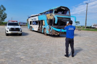 notícia: Polícia Científica pericia ônibus envolvido em acidente em Xinguara, sudeste do Pará