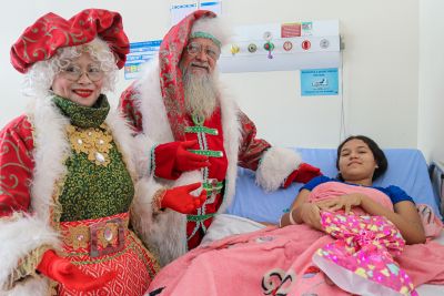 notícia: Santa Casa e Seduc promovem natal para crianças internadas e atendidas pela classe hospitalar