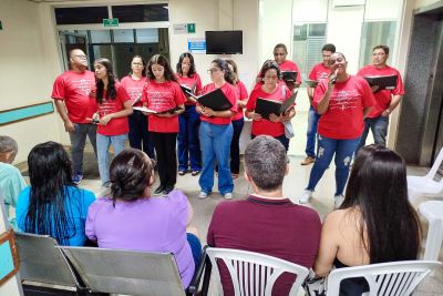 notícia: Coral de Natal encanta pacientes no Hospital Regional de Marabá