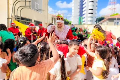 notícia: Creche Orlando Bitar encerra ano letivo com diversão em programação de Natal