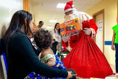 notícia: Natal humanizado garante presentes para crianças no Hospital Abelardo Santos