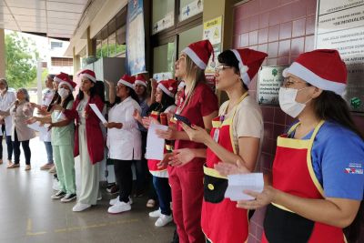 notícia: Pacientes renais e colaboradores integram coral natalino no Hospital Regional do Baixo Amazonas