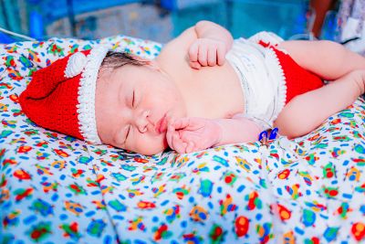 notícia:  Em Marabá, 'Bebês Noéis' encantam no ensaio fotográfico no Hospital Regional 