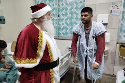 notícia: Papai Noel emociona pacientes e colaboradores no Hospital de Marabá