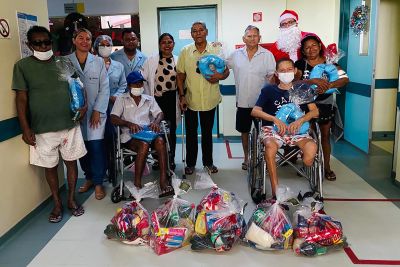 notícia: Hospital Regional do Marajó beneficia mais de 100 famílias com o 15º 'Natal Solidário'