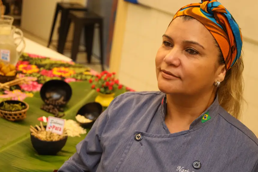 Narinha Tabosa - instrutora de Gastronomia pela Sectet nas Usinas <div class='credito_fotos'>Foto: Bruno Cecim / Ag.Pará | <a href='/midias/2025/originais/20250217130230-GF00023011-F00378497.webp' download><i class='fa-solid fa-download'></i> Download</a></div>