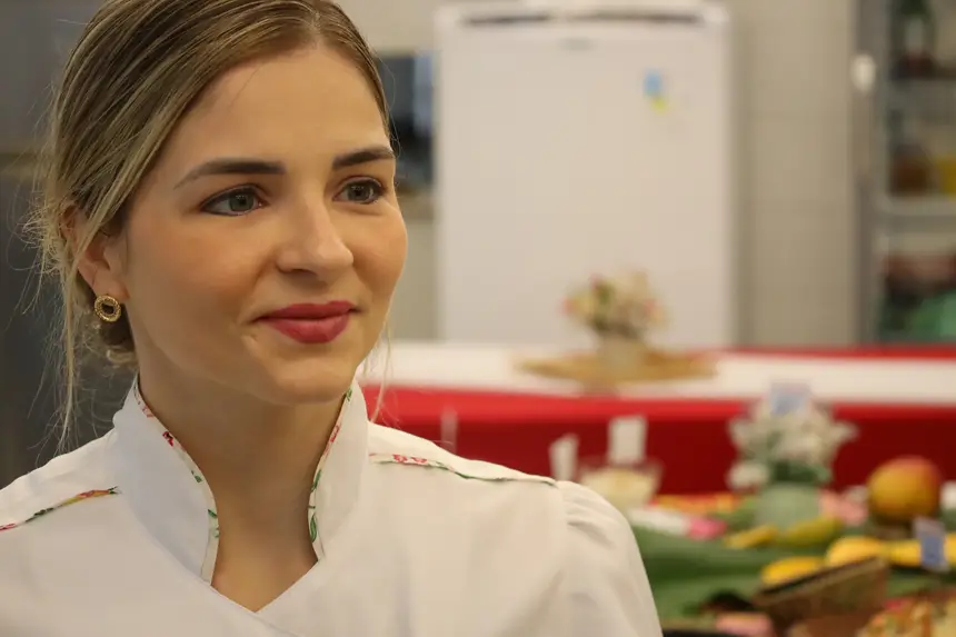 Isabela Meschede - coordenadora de gastronomia Usipaz Jurunas/Condor <div class='credito_fotos'>Foto: Bruno Cecim / Ag.Pará | <a href='/midias/2025/originais/20250217130311-GF00023011-F00378525.webp' download><i class='fa-solid fa-download'></i> Download</a></div>