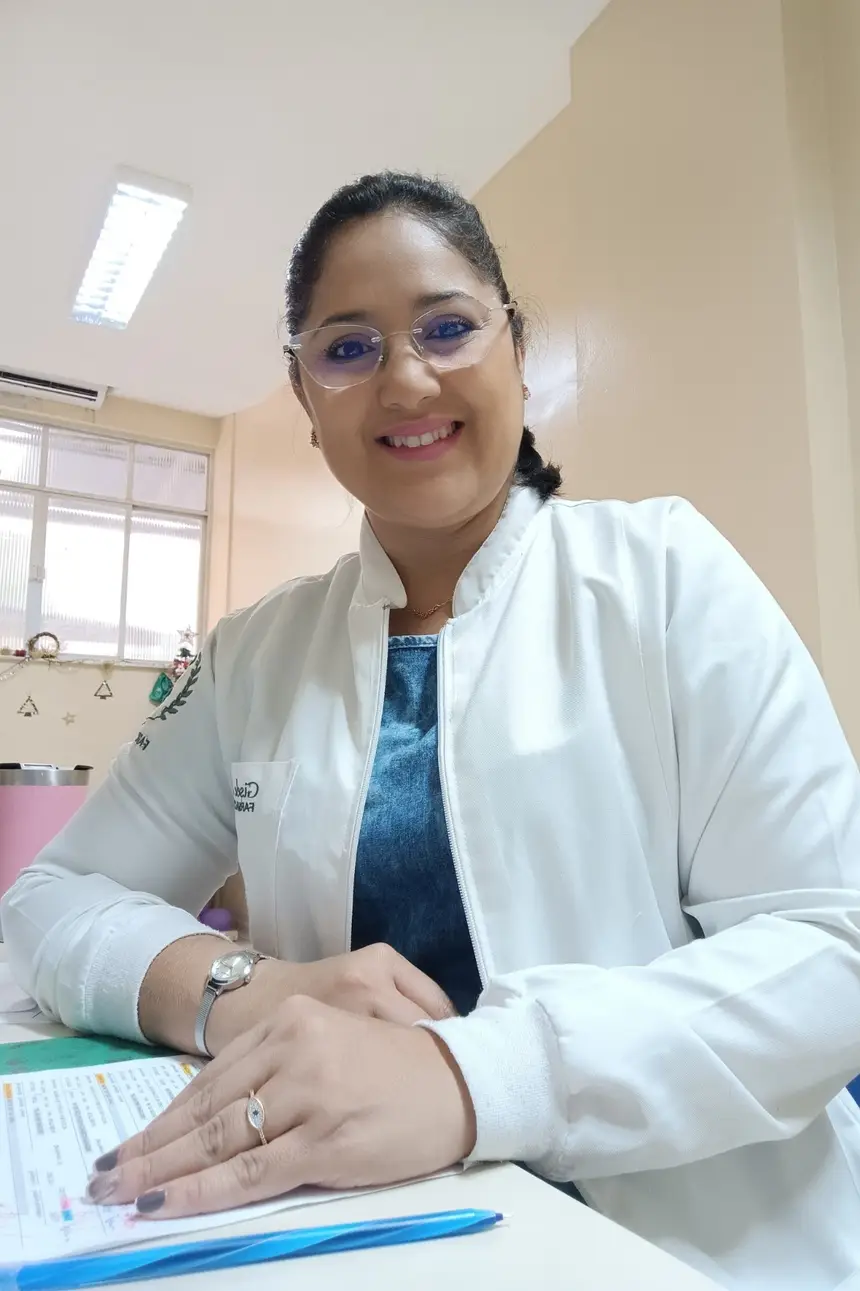 farmacêutica Gisele Alves, coordenadora da Central de Misturas