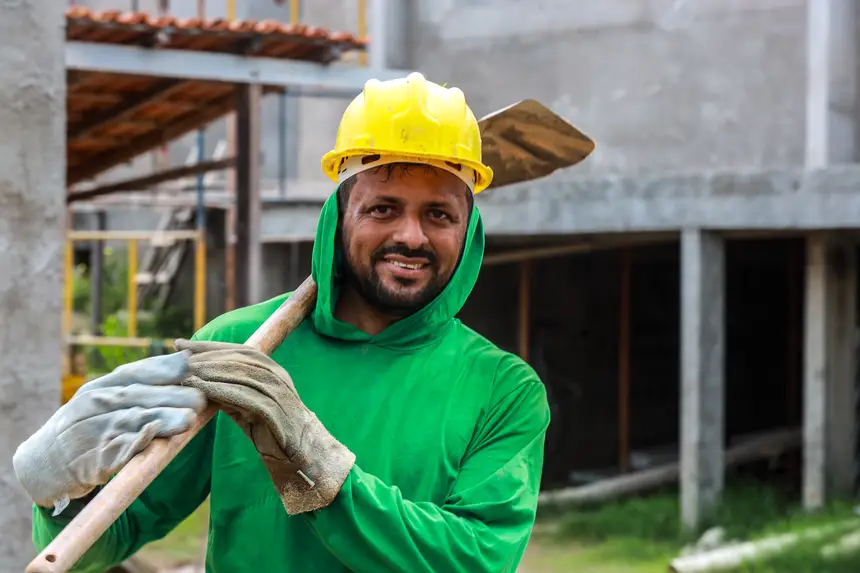 Leandro Carvalho - ajudante de pedreiro
Conta que tem 3 filhos e que gostaria que eles estudassem aqui no futuro. <div class='credito_fotos'>Foto: Bruno Cruz / Agência Pará   |   <a href='/midias/2025/originais/20250221105818-GF00023047-F00379444.webp' download><i class='fa-solid fa-download'></i> Download</a></div>