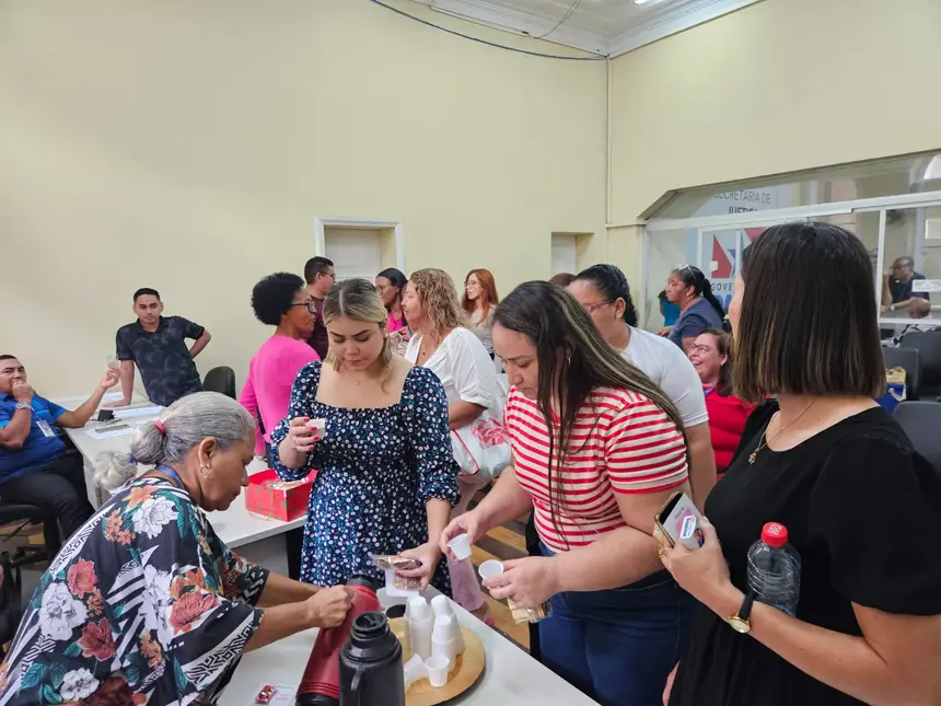 Usuárias e servidoras tomaram café juntas e conversaram sobre a importância do Dia Internacional da Mulher