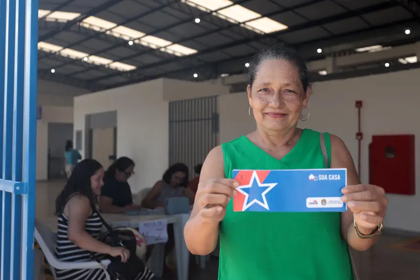 Rosenice Souza, contemplada com o benefício sua casa.