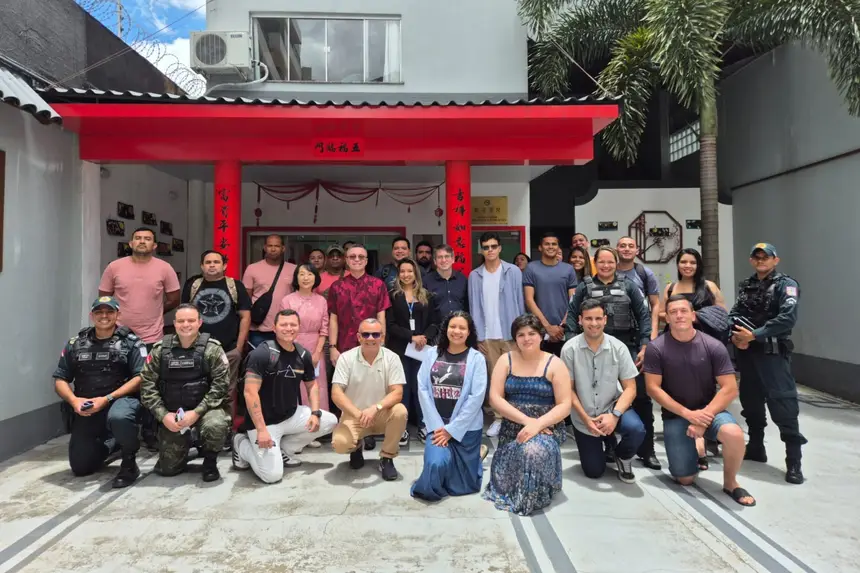 Turma de mandarim básico para policiais militares