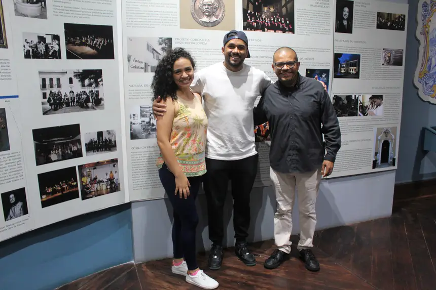 O Mestre fafá foi recepcionado pela coordenadora do Núcleo de Percussão e Bateria Lorena Brabo e pelo diretor de ensino Robenare Marques