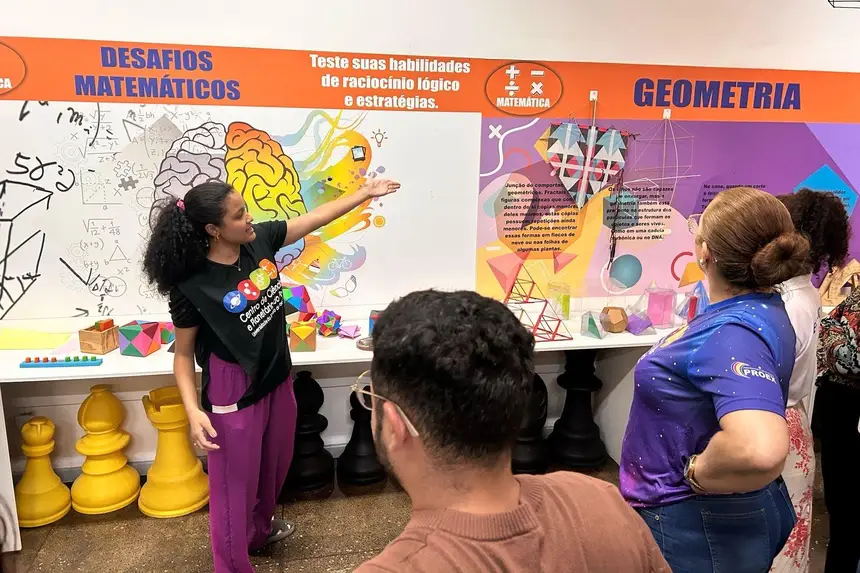 No espaço da Matemática, os visitantes podem conhecer sobre esta ciência e suas aplicações no cotidiano.