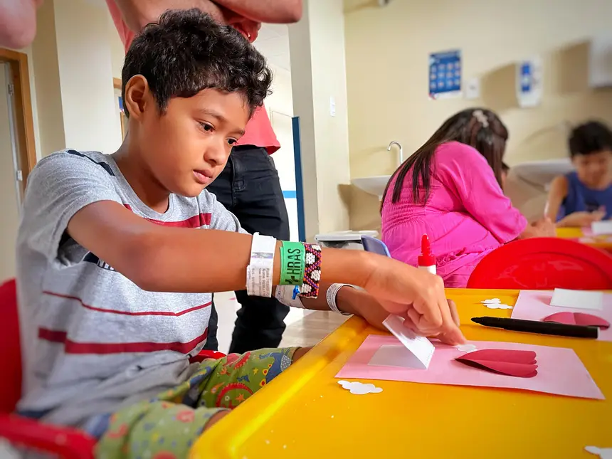 A mãe do Joeley não estava no hospital no momento, mas a homenagem será entregue por ele depois