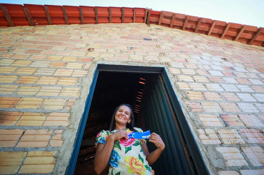 Sua Casa: Dilva Avelino Ferreira, com o benefício, ajudou com as próprias mãos a construir sua casa <div class='credito_fotos'>Foto: Marcelo Lelis / Ag. Pará   |   <a href='/midias/2025/originais/20250606190831-GF00023890-F00410853.jpg' download><i class='fa-solid fa-download'></i> Download</a></div>