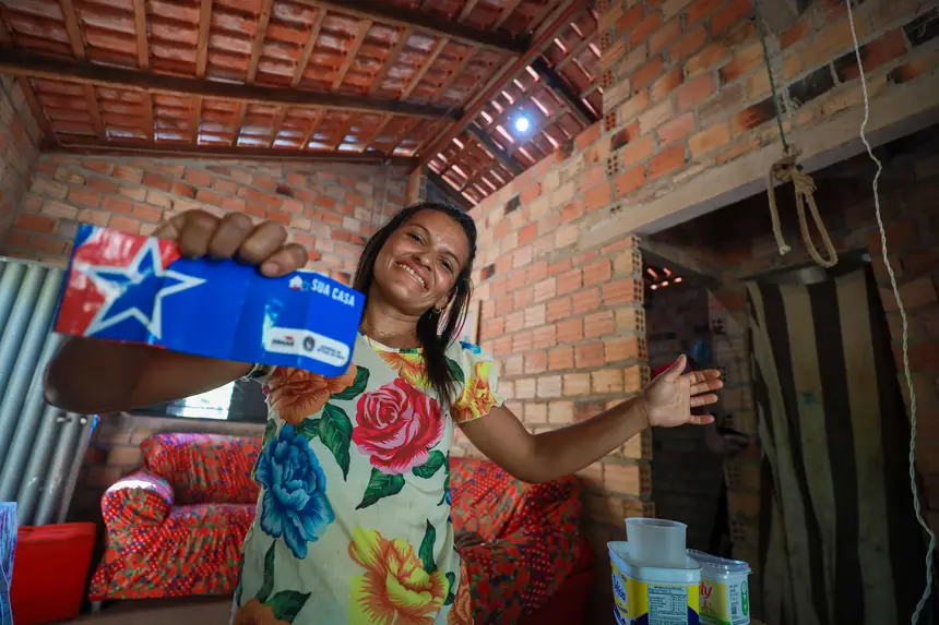 Sua Casa: Dilva Avelino Ferreira, com o benefício, ajudou com as próprias mãos a construir sua casa <div class='credito_fotos'>Foto: Marcelo Lelis / Ag. Pará   |   <a href='/midias/2025/originais/20250606190833-GF00023890-F00410854.jpg' download><i class='fa-solid fa-download'></i> Download</a></div>