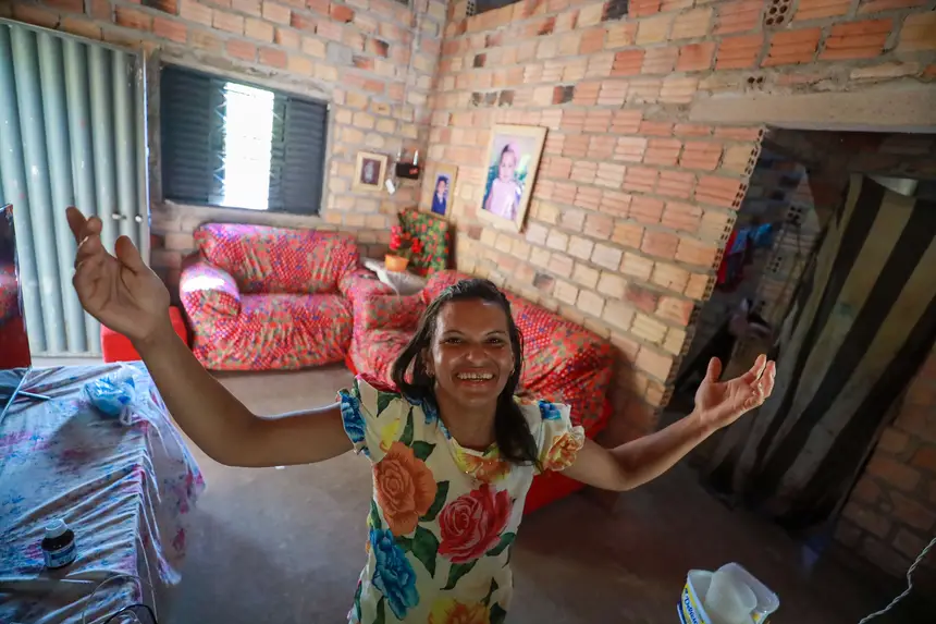 Sua Casa: Dilva Avelino Ferreira, com o benefício, ajudou com as próprias mãos a construir sua casa <div class='credito_fotos'>Foto: Marcelo Lelis / Ag. Pará   |   <a href='/midias/2025/originais/20250606190843-GF00023890-F00410859.jpg' download><i class='fa-solid fa-download'></i> Download</a></div>