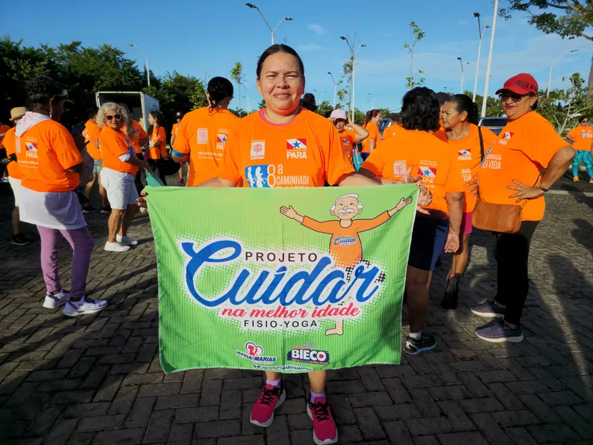 Foto: Felipe Borges - Ascom/Hemopa Keila Macedo levou grupo de idosos para participar da caminhada do Hemopa, momento de reforçar bem-estar e autoestima