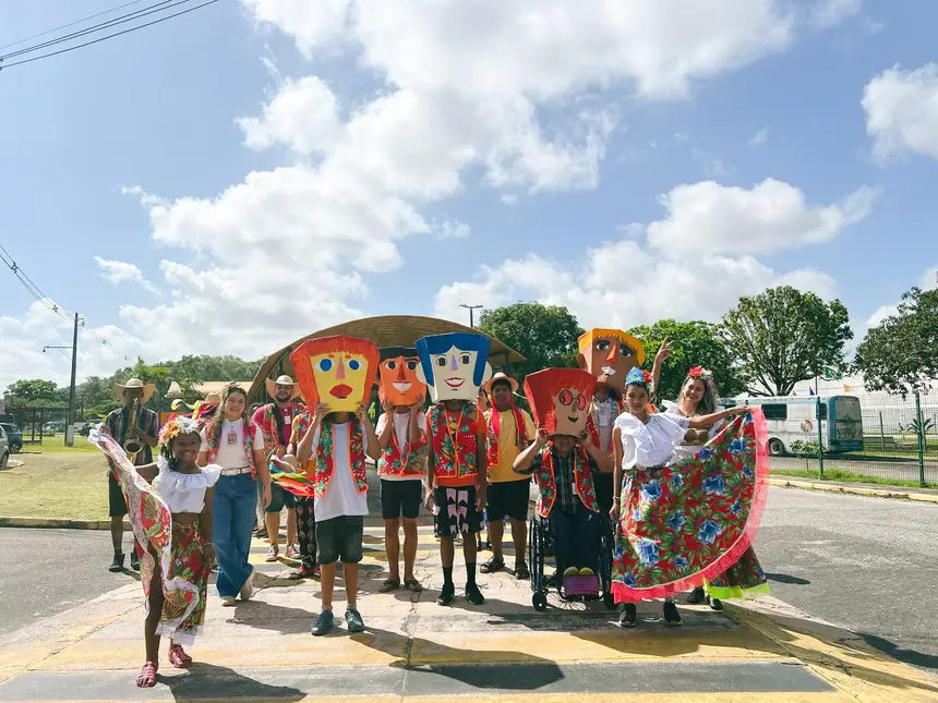 “Cabeçudos”, tradição de São Caetano de Odivelas, deram um toque especial à caracterização dos brincantes durante cortejo que percorreu as dependências do Centro de Inclusão