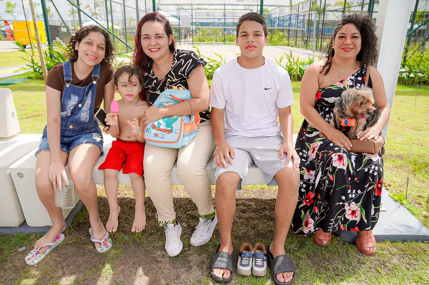 Breno Daciel e sua família <div class='credito_fotos'>Foto: Bruno Cecim / Ag.Pará | <a href='/midias/2025/originais/20250628123636-GF00024078-F00418400.jpg' download><i class='fa-solid fa-download'></i> Download</a></div>