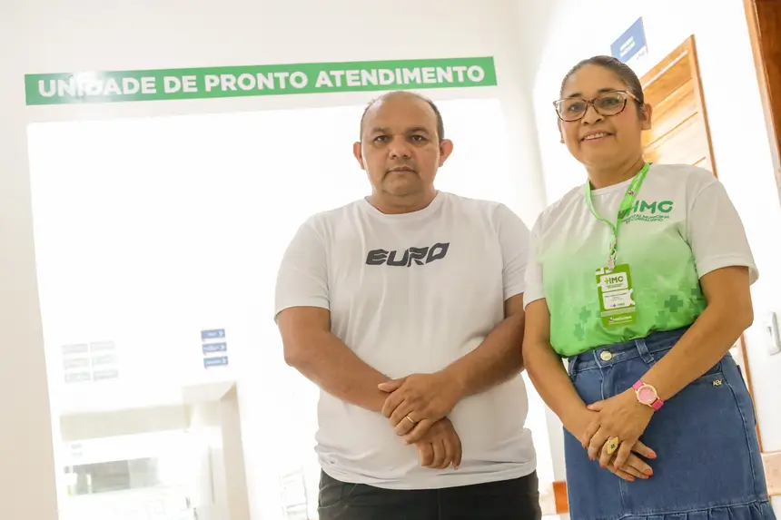 Vadilson Ferreira, técnico em enfermagem, e Suely Ribeiro, diretora do Hospital. <div class='credito_fotos'>Foto: Pedro Guerreiro / Ag. Pará | <a href='/midias/2025/originais/20250722144433-GF00024260-F00424661.jpg' download><i class='fa-solid fa-download'></i> Download</a></div>