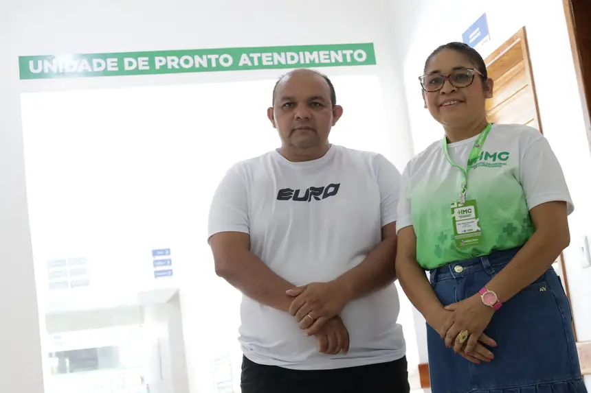 Vadilson Ferreira, técnico em enfermagem, e Suely Ribeiro, diretora do Hospital. <div class='credito_fotos'>Foto: Pedro Guerreiro / Ag. Pará | <a href='/midias/2025/originais/20250722173209-GF00024270-F00424883.webp' download><i class='fa-solid fa-download'></i> Download</a></div>