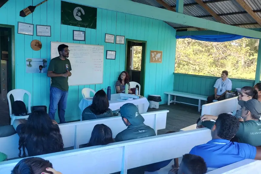 Reunião no instituto igarapé Nhamundá, comunidade Santa Cecília - Igarapé Nhamundá