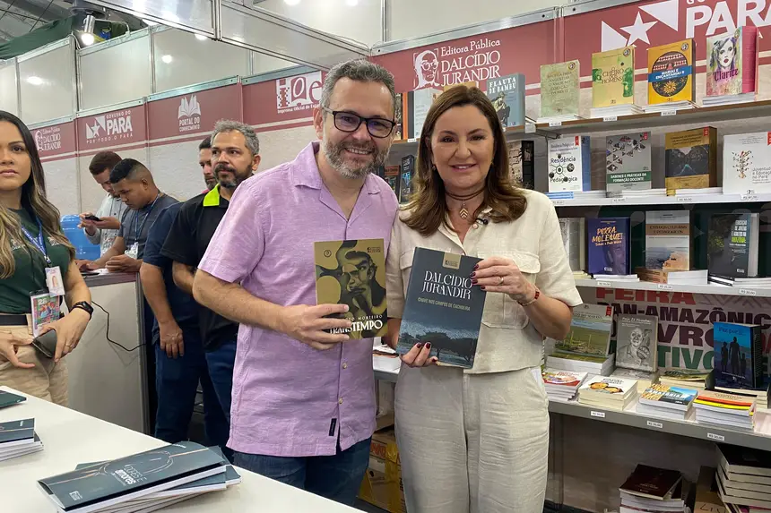 O presidente da IOE, Jorge Panzera, entregou à vice-governadora os livros Transtempo, de Benedicto Monteiro, e Chove nos Campos de Cachoeira, de Dalcídio Jurandir.