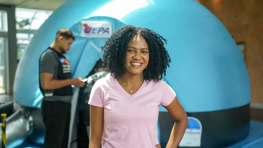 Vitoria Dias, 26 anos - estudante de psicologia <div class='credito_fotos'>Foto: Raphael Luz / Agência Pará   |   <a href='/midias/2025/originais/20250818134257-GF00024513-F00432012.jpg' download><i class='fa-solid fa-download'></i> Download</a></div>