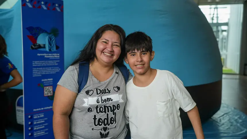 Alessandra Albuquerque - dona de casa E seu filho Heitor Navarro - 12 anos <div class='credito_fotos'>Foto: Raphael Luz / Agência Pará   |   <a href='/midias/2025/originais/20250818134340-GF00024513-F00432033.jpg' download><i class='fa-solid fa-download'></i> Download</a></div>