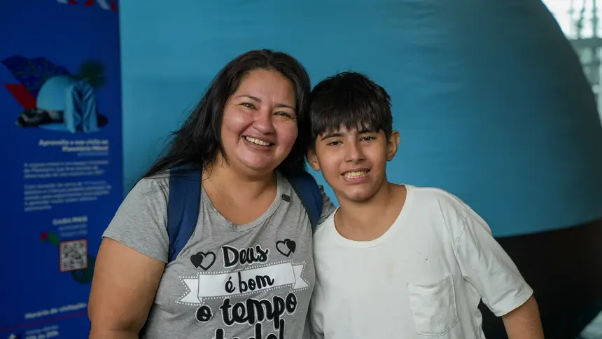 Alessandra Albuquerque - dona de casa E seu filho Heitor Navarro - 12 anos <div class='credito_fotos'>Foto: Raphael Luz / Agência Pará   |   <a href='/midias/2025/originais/20250818134342-GF00024513-F00432034.jpg' download><i class='fa-solid fa-download'></i> Download</a></div>