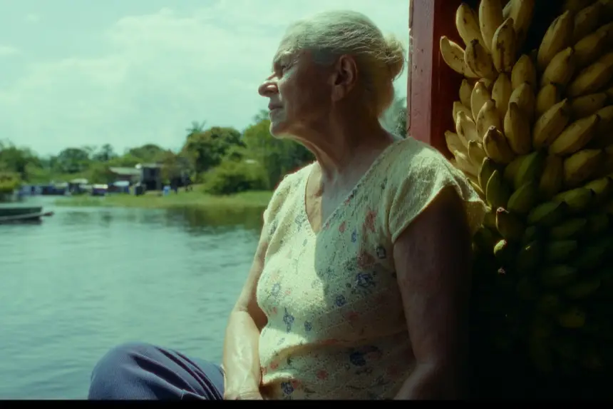 Denise Weinberg em cena de 'O Último Azul'